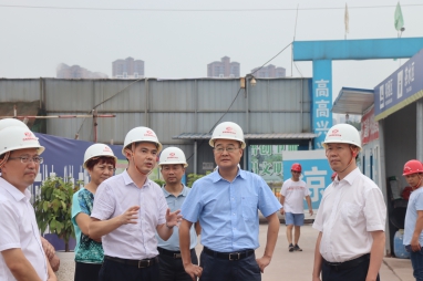 集團(tuán)公司董事長鄧華帶隊(duì)前往內(nèi)江市、隆昌市考察紡織、糧食儲(chǔ)運(yùn)、撬裝加油等項(xiàng)目