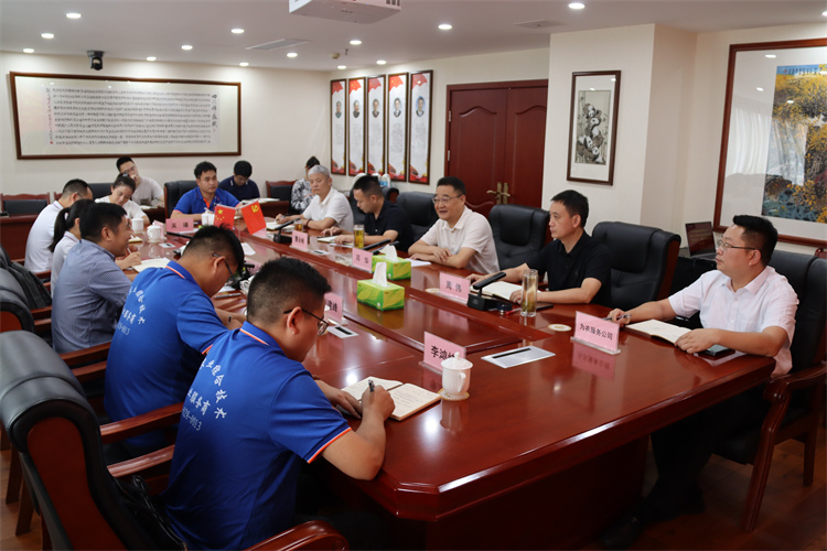 鄧華會(huì)見蒙牛集團(tuán)常溫營(yíng)銷中心、成都天杰有機(jī)農(nóng)業(yè)發(fā)展有限公司相關(guān)負(fù)責(zé)人一行