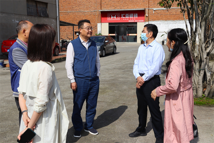 四川省供銷社黨組成員、機(jī)關(guān)黨委書記李先明帶隊(duì)開(kāi)展節(jié)前安全生產(chǎn)督查工作